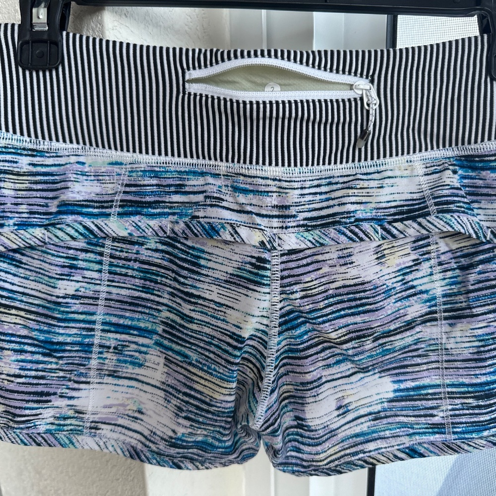 Lululemon Speed Shorts Size 2 - Picture 2 of 4